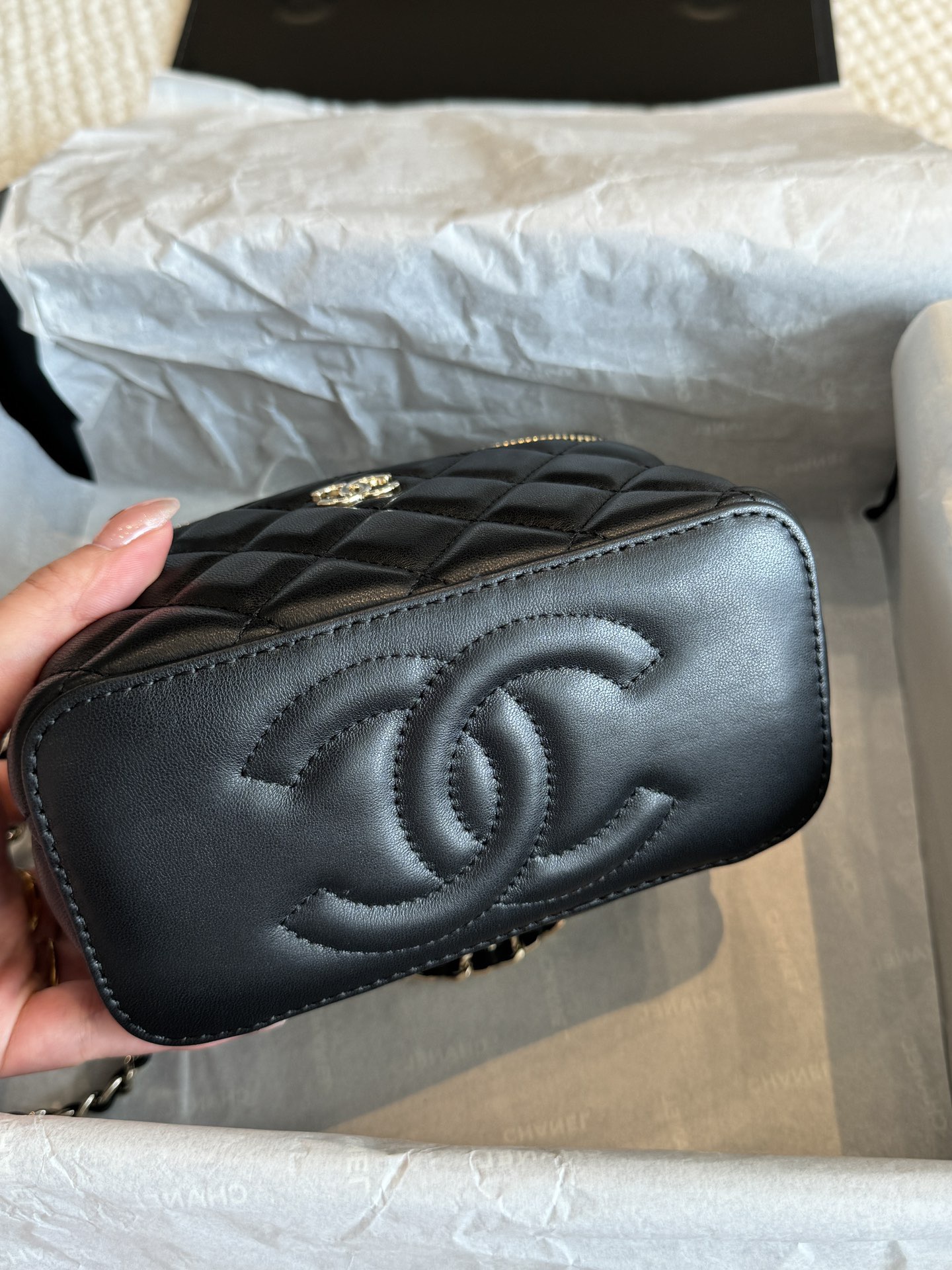 Chanel Hand-held Chain Box 68087