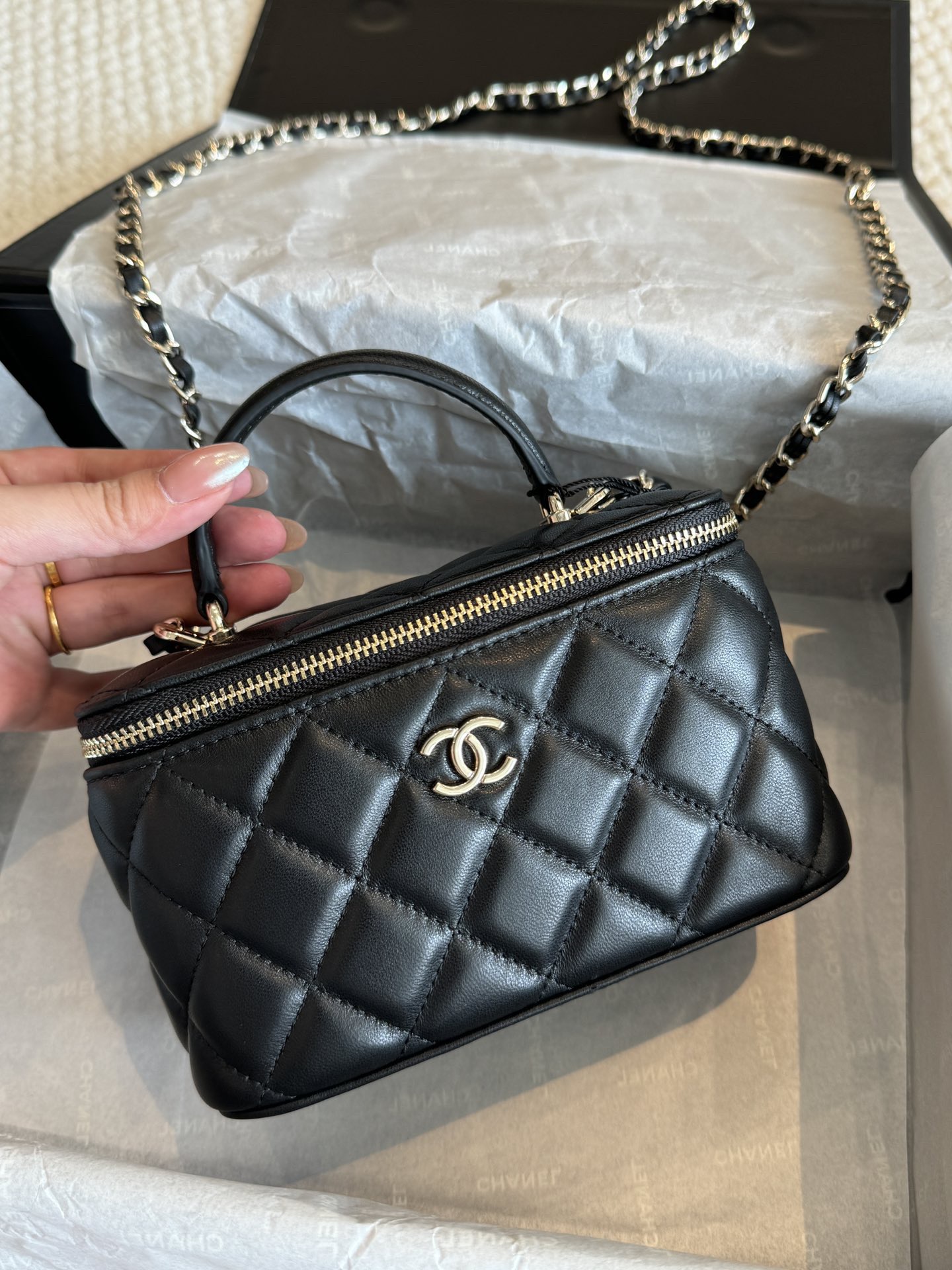 Chanel Hand-held Chain Box 68087