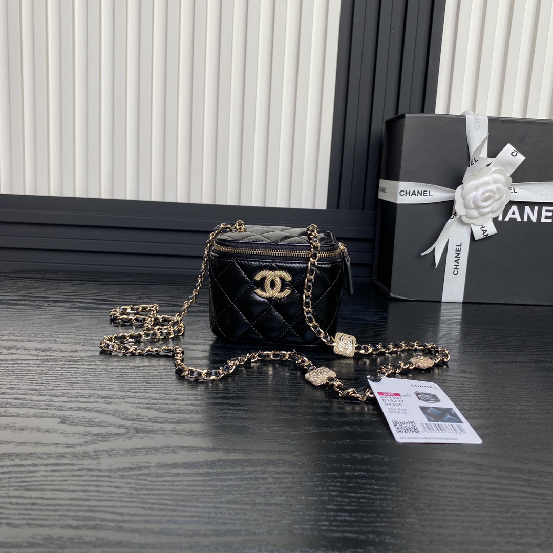 Chanel mini cosmetic bag AP4302