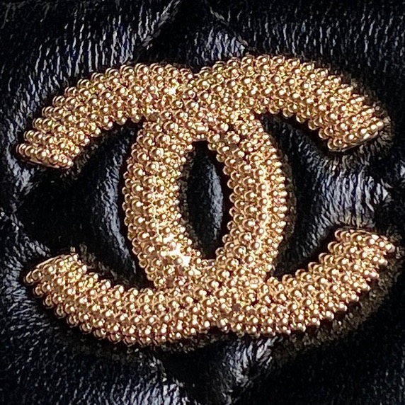 Chanel mini cosmetic bag AP4302