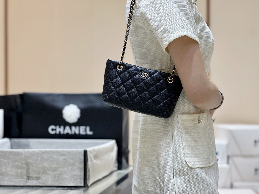 Chanel mini tote bag AP4423