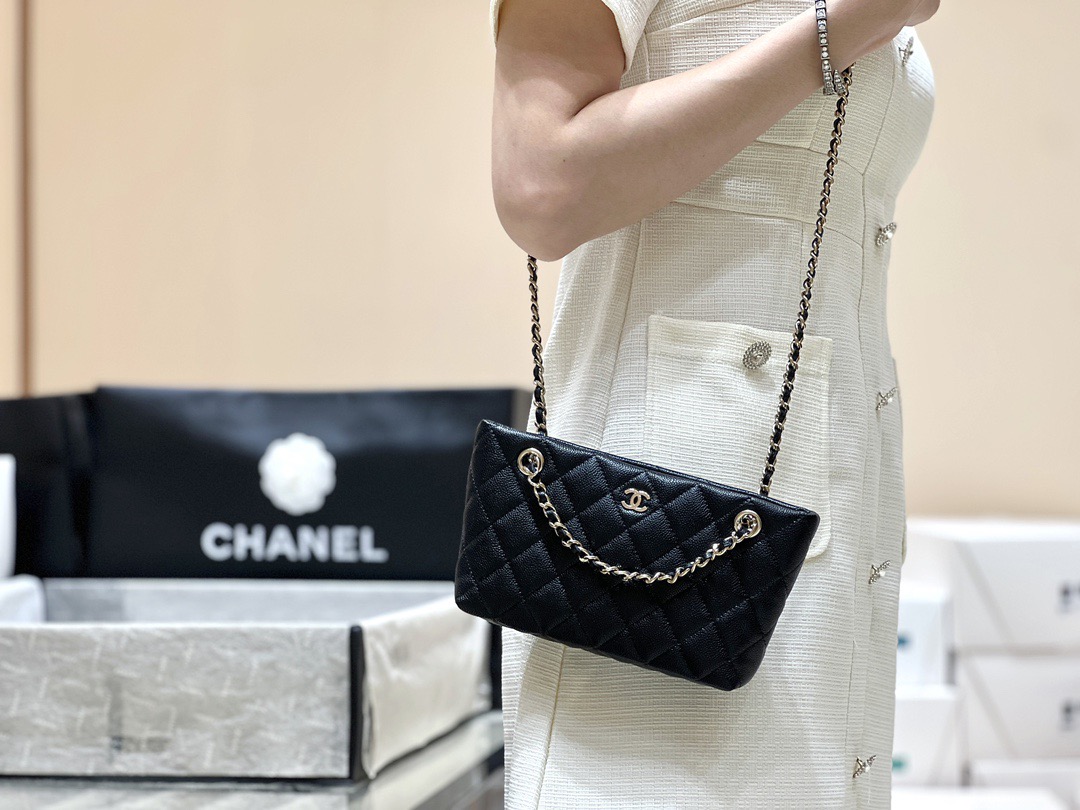 Chanel mini tote bag AP4423