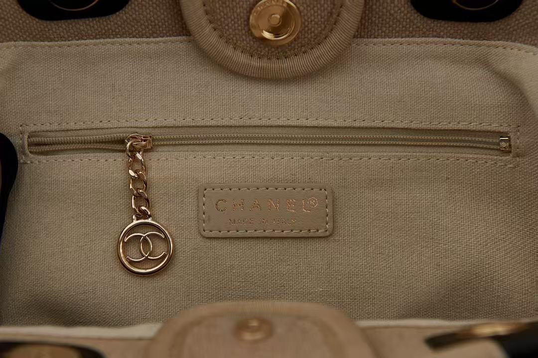 Chanel beach bag AS3257