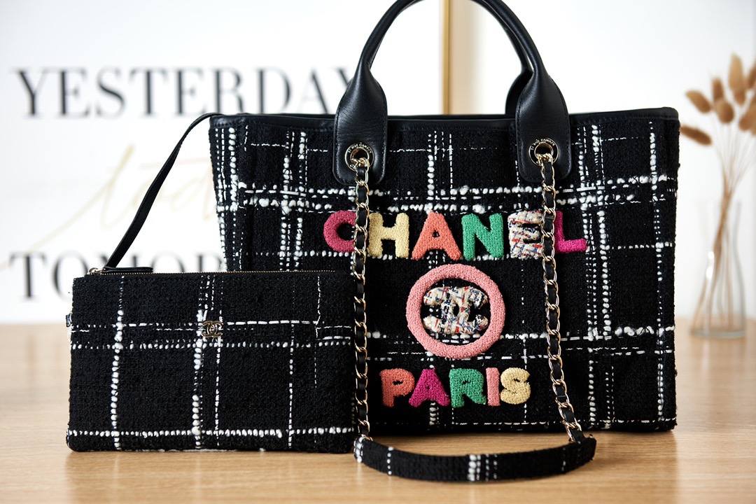 Chanel beach bag AS32573