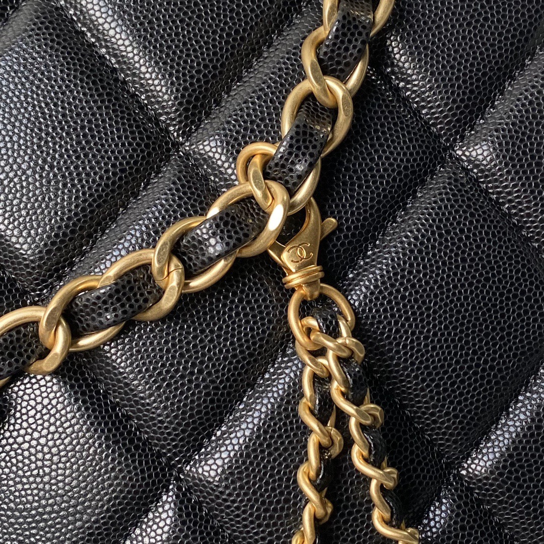 Chanel shopping bag AS4940