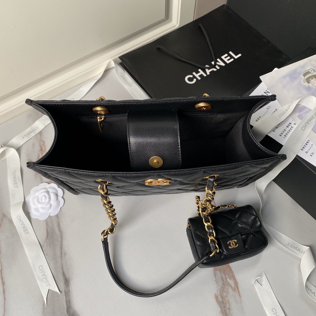 Chanel shopping bag AS4940