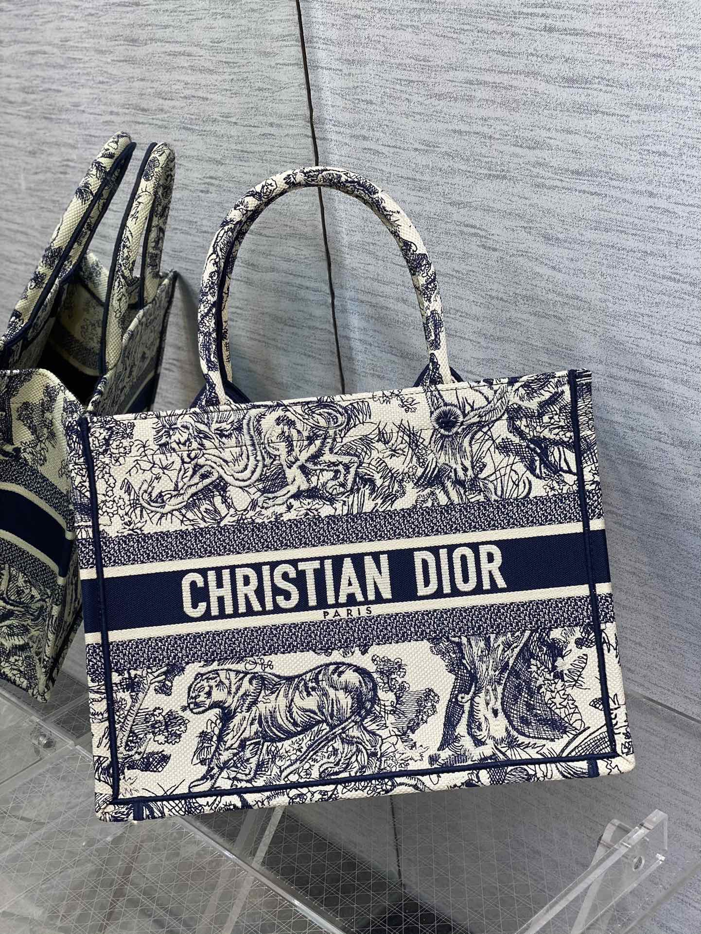 Dior Tote tiger D0126