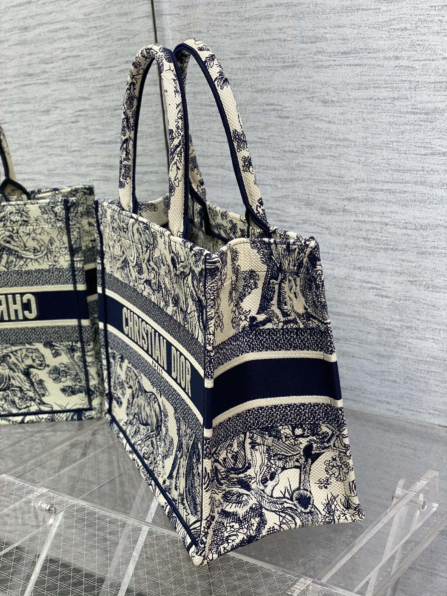 Dior Tote tiger D0126