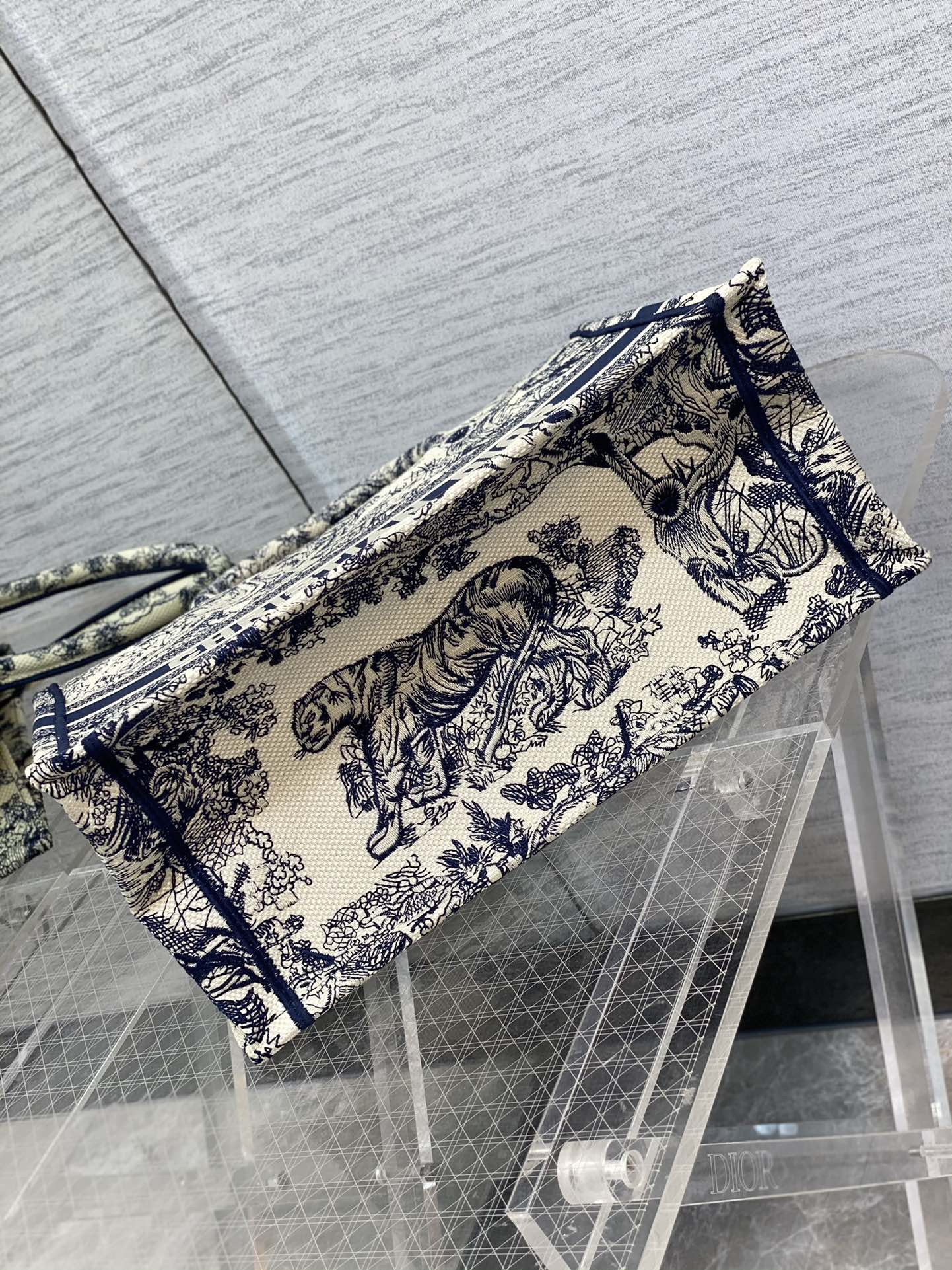 Dior Tote tiger D0126