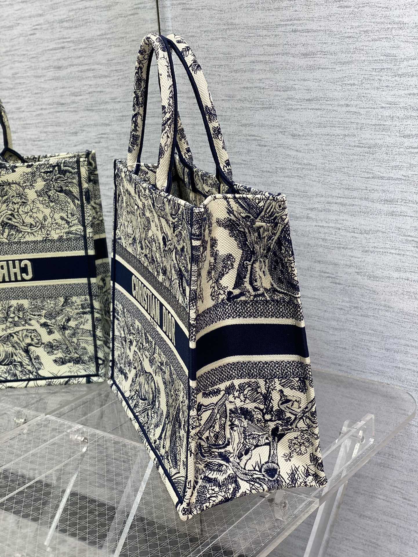 Dior Tote Tiger GM D0127