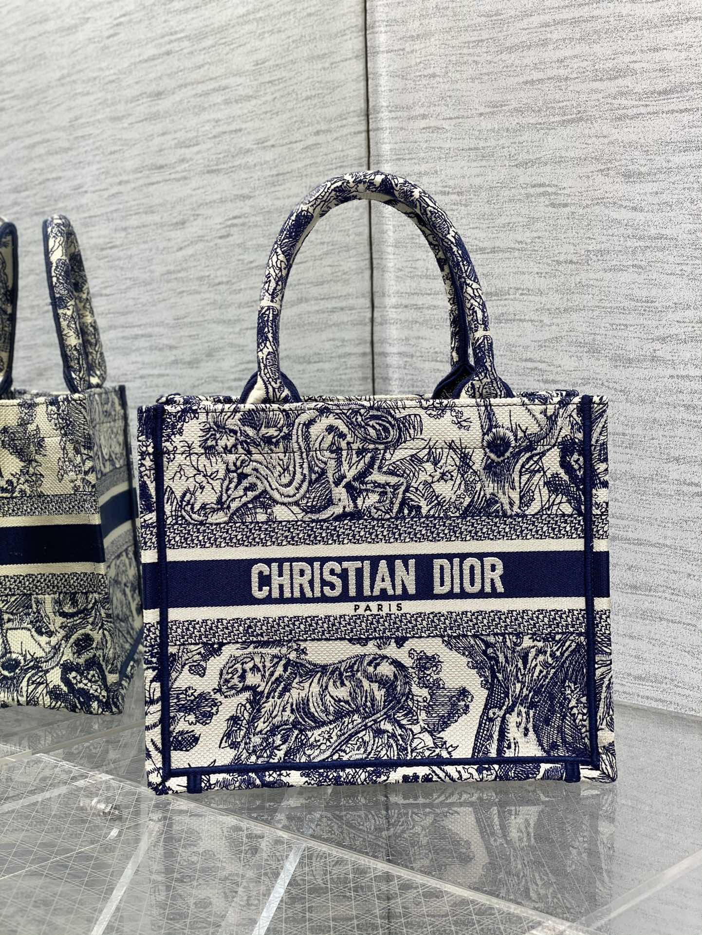 Dior Tote PM D0129