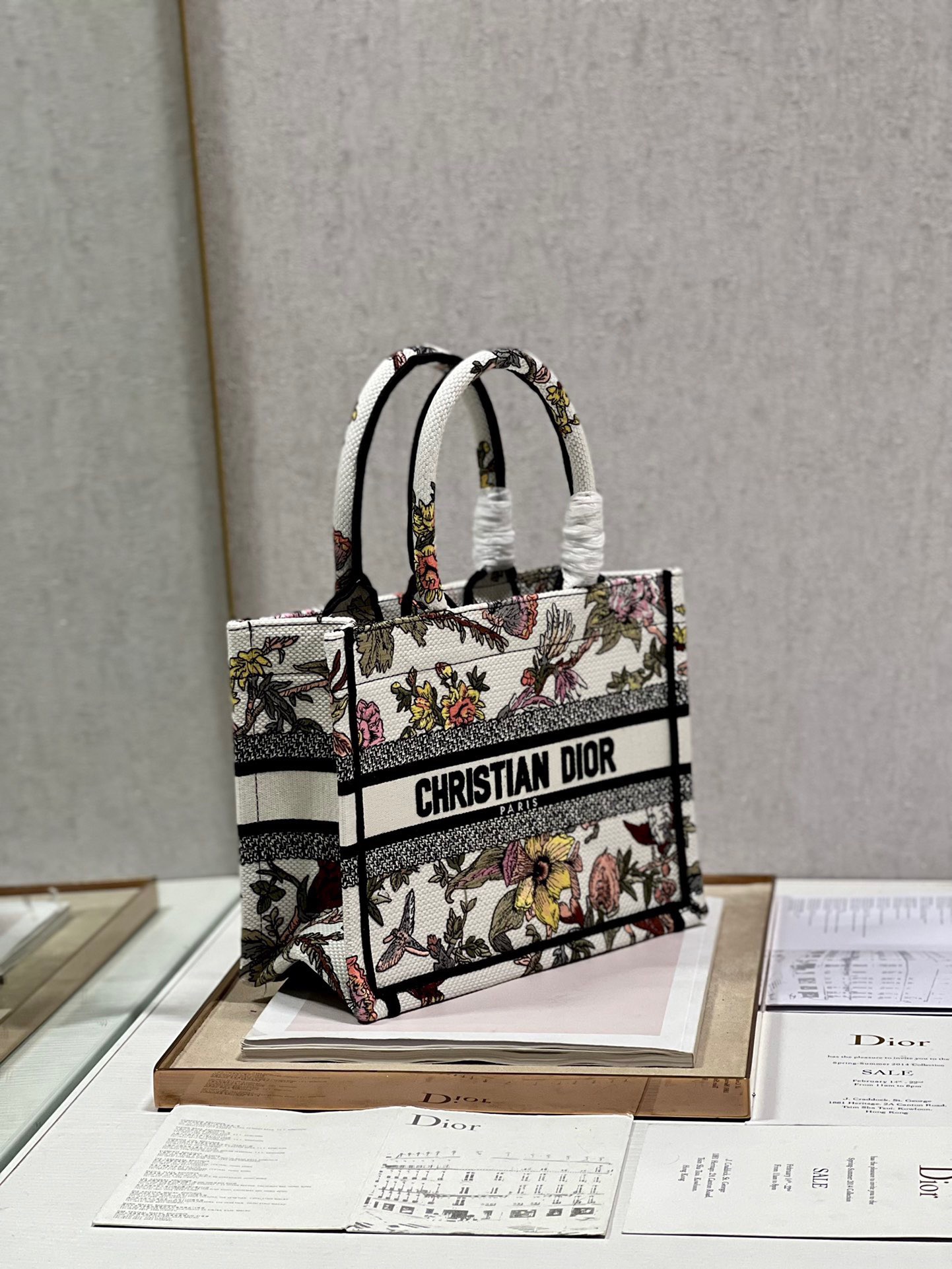 Dior Mini book tote D0152