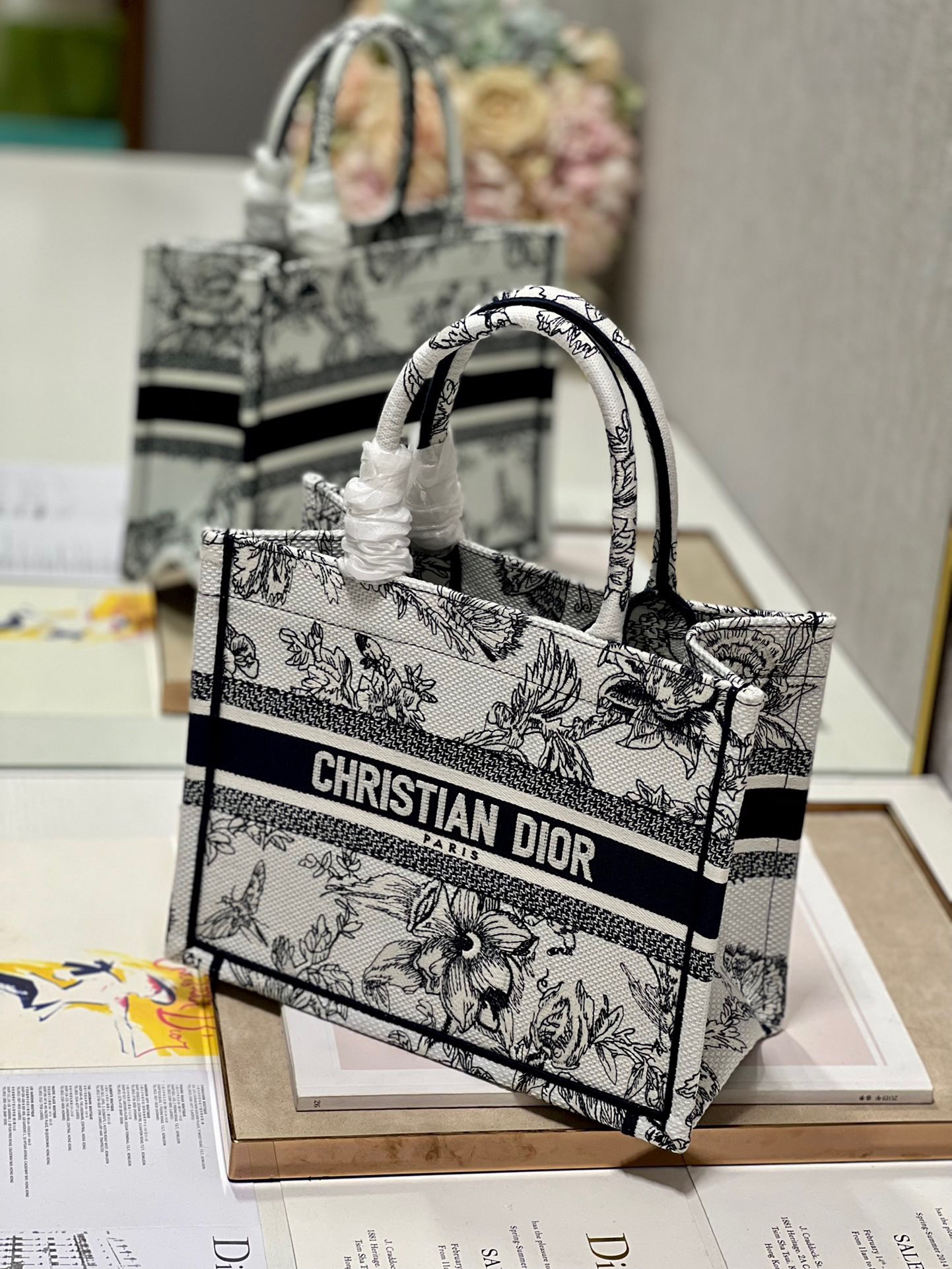 Dior Mini book tote D0153