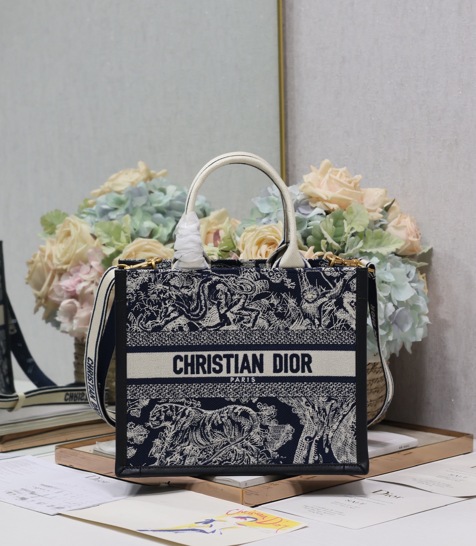 Dior Mini book tote D0156