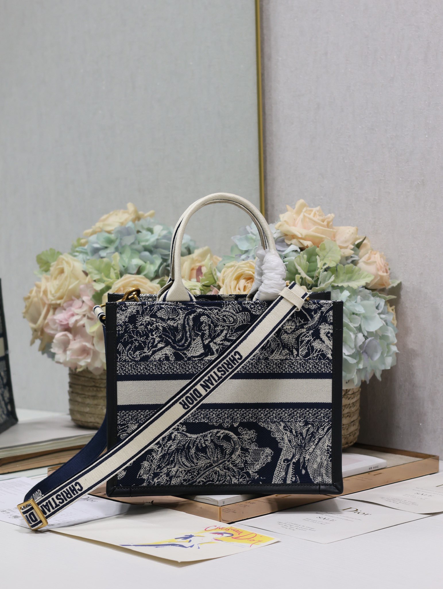 Dior Mini book tote D0156