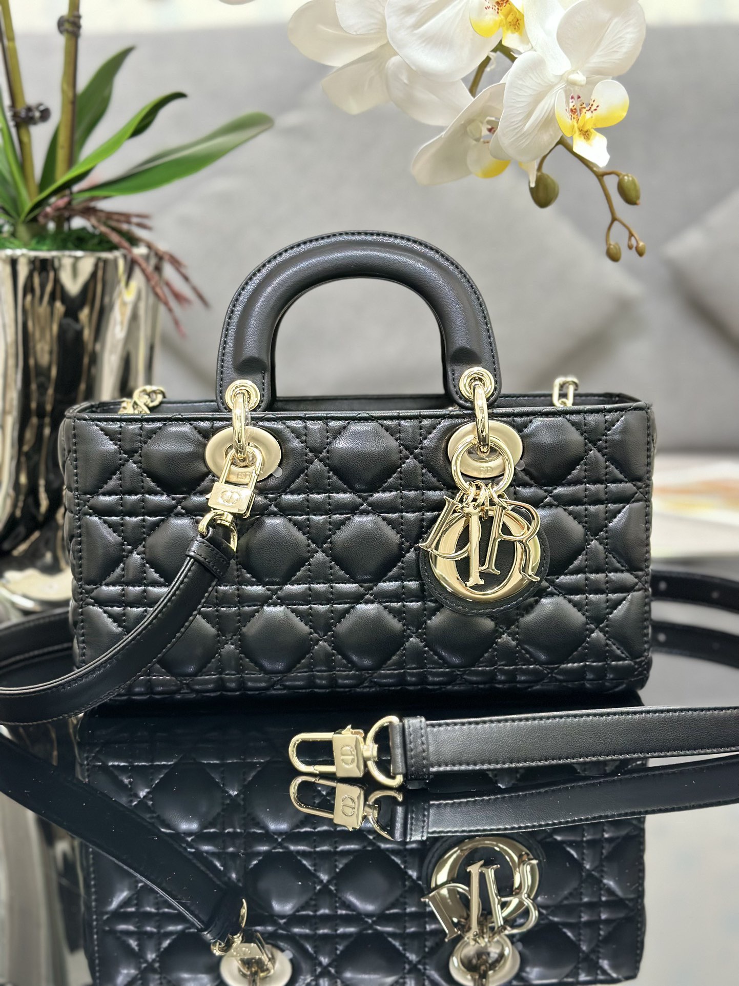 Lady Dior medium checkered lambskin handbag D0160