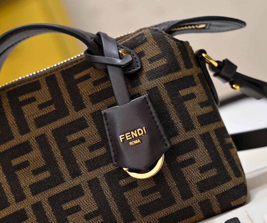 Fendi's new Boston handbag F0001