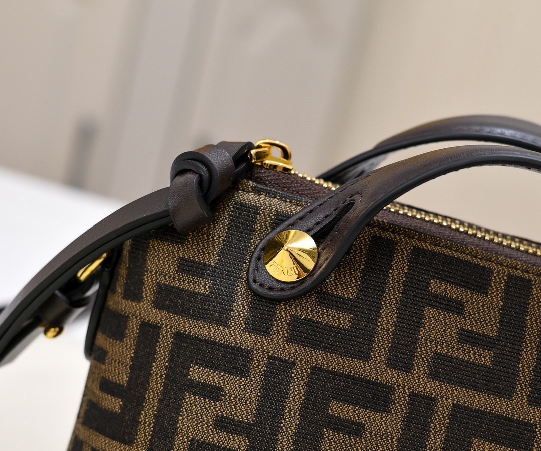 Fendi's new Boston handbag F0001