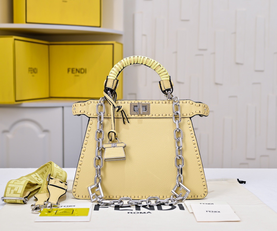 Fendi Peek Abooiseeu F0003