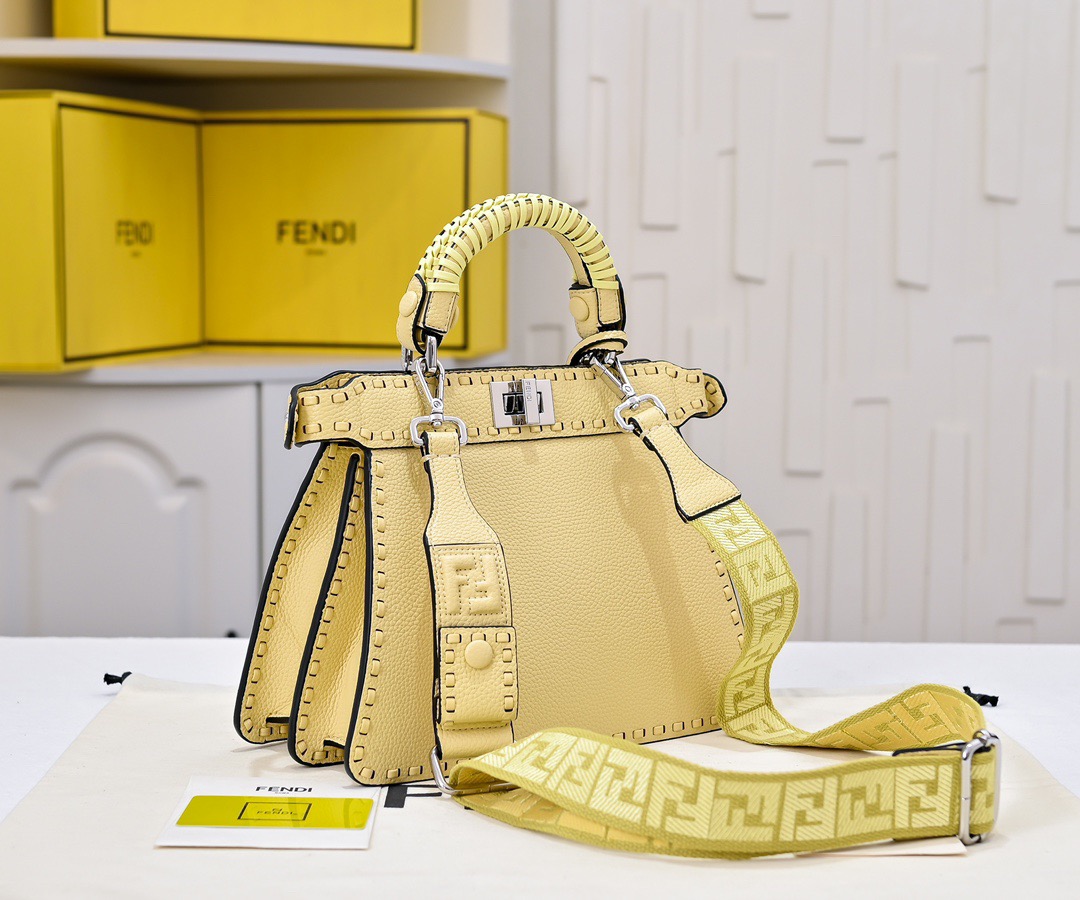 Fendi Peek Abooiseeu F0003