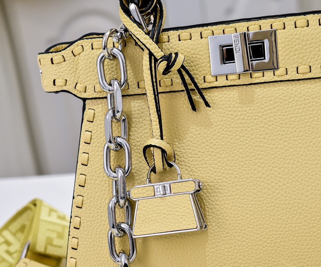 Fendi Peek Abooiseeu F0003