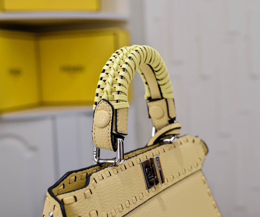 Fendi Peek Abooiseeu F0003