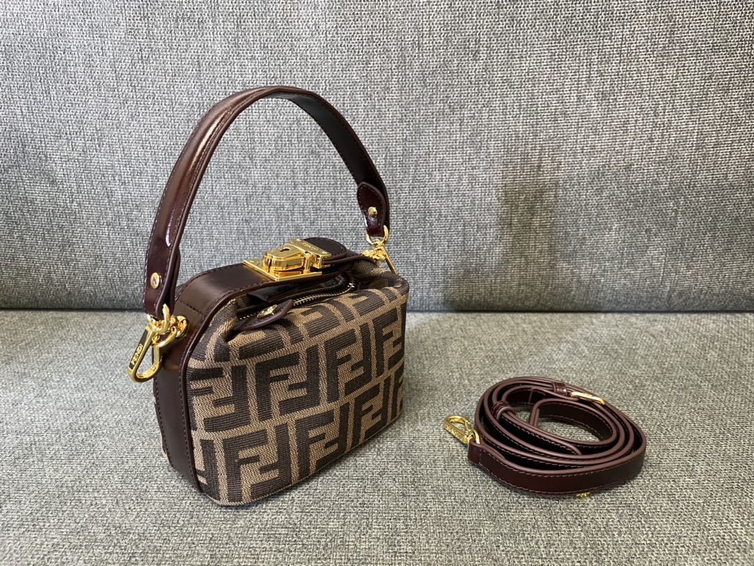 Fendi's most popular second-hand F0007