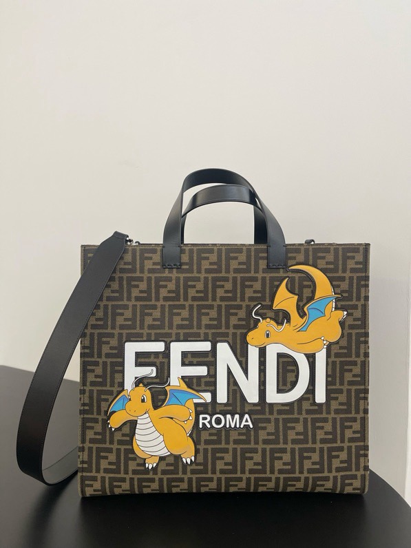 Fendi's old-fashioned Dragon Year shopping bag F0014