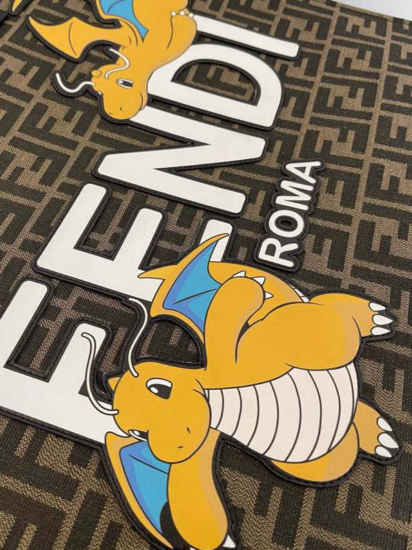 Fendi's old-fashioned Dragon Year shopping bag F0014