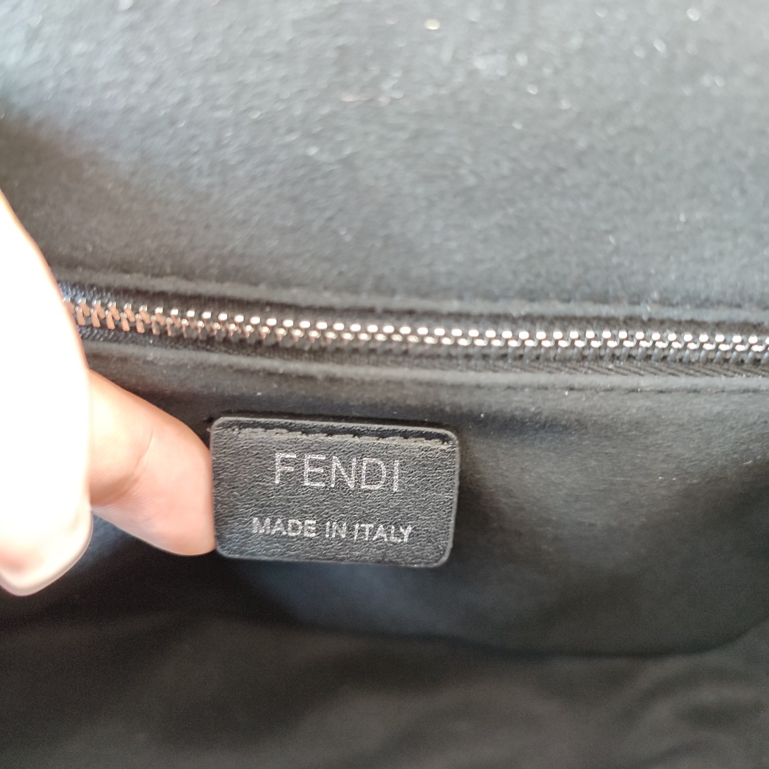 Fendi baguette medium messenger bag F0027