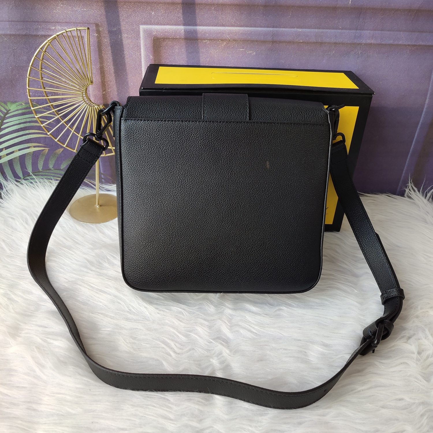 Fendi baguette medium messenger bag F0028