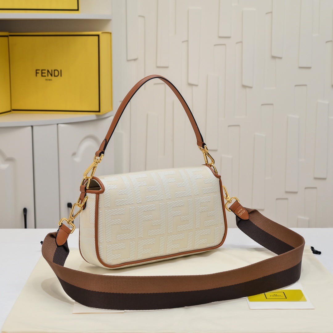 Fendi Baguette F0035