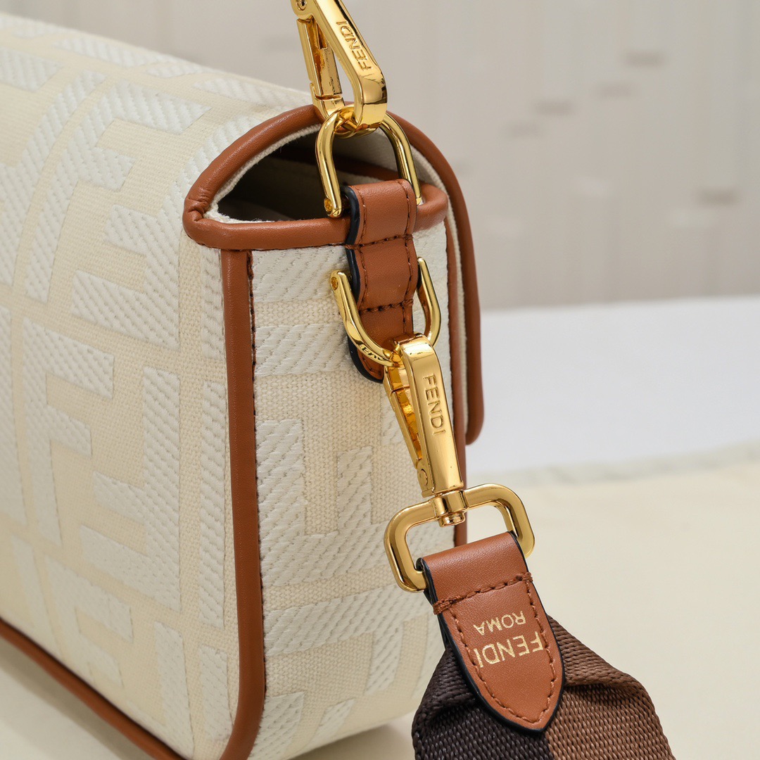 Fendi Baguette F0035