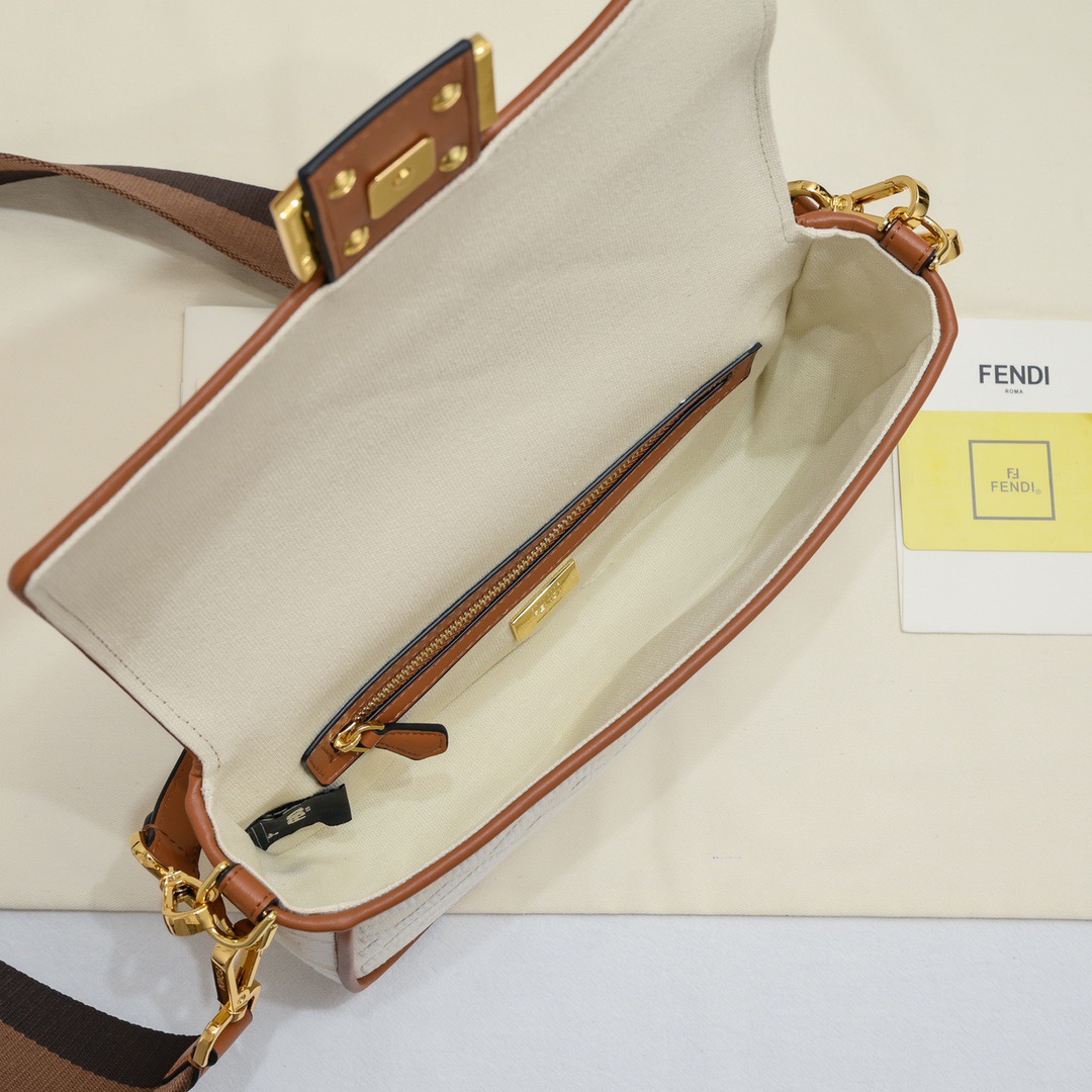 Fendi Baguette F0035