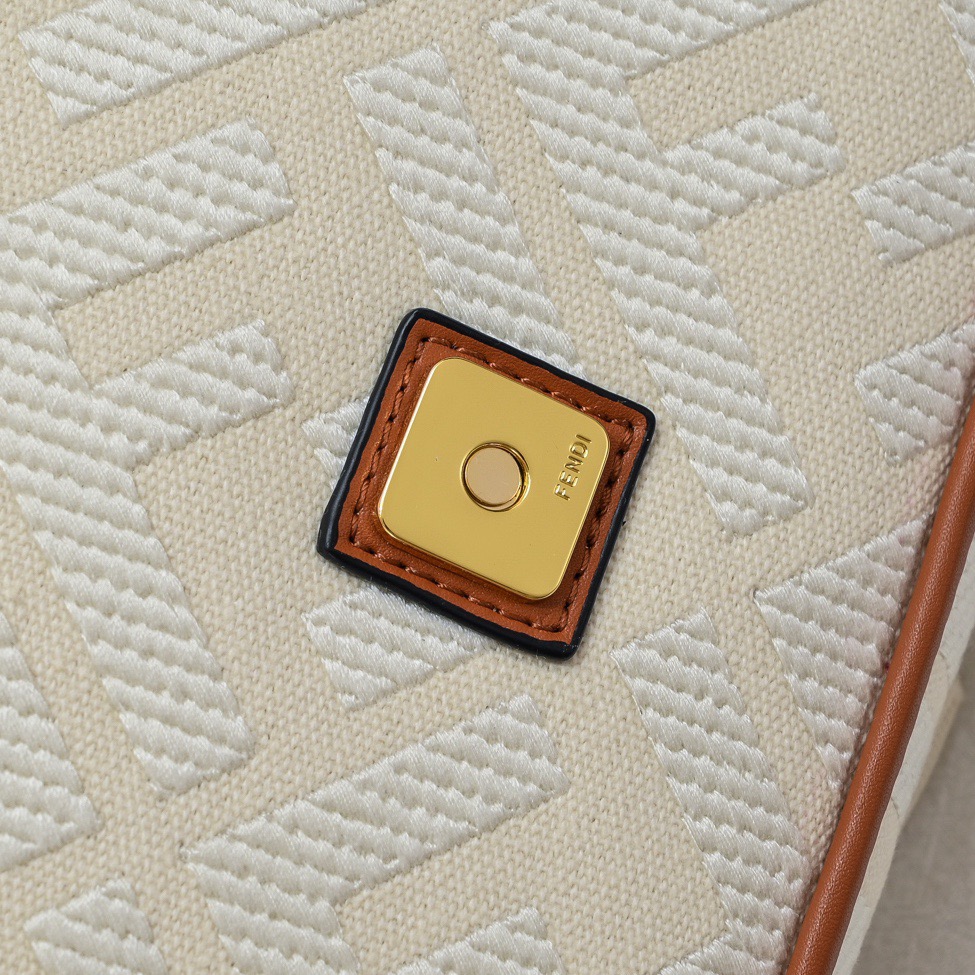 Fendi Baguette F0035