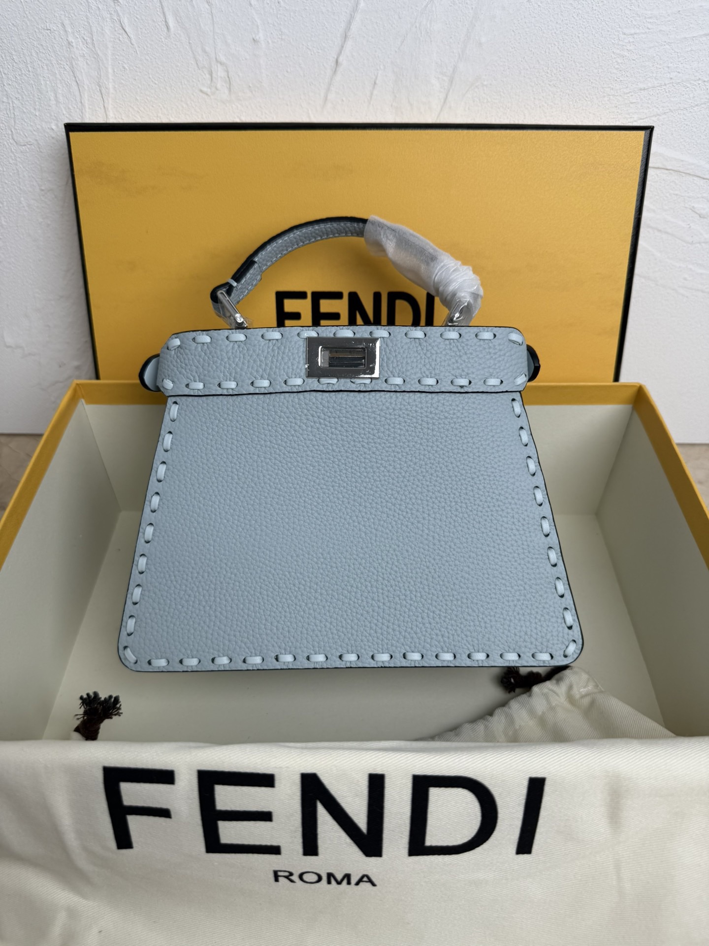 Fendi Peekabooiseeu small handbag F0047