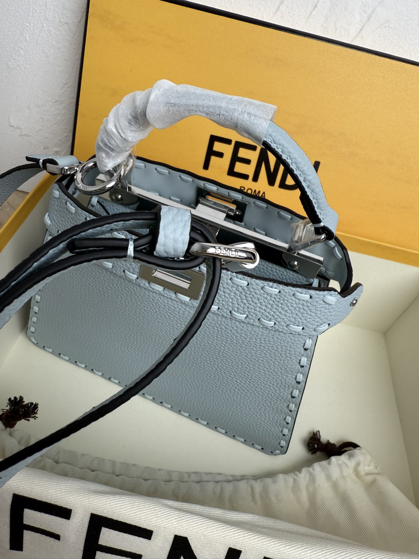 Fendi Peekabooiseeu small handbag F0047