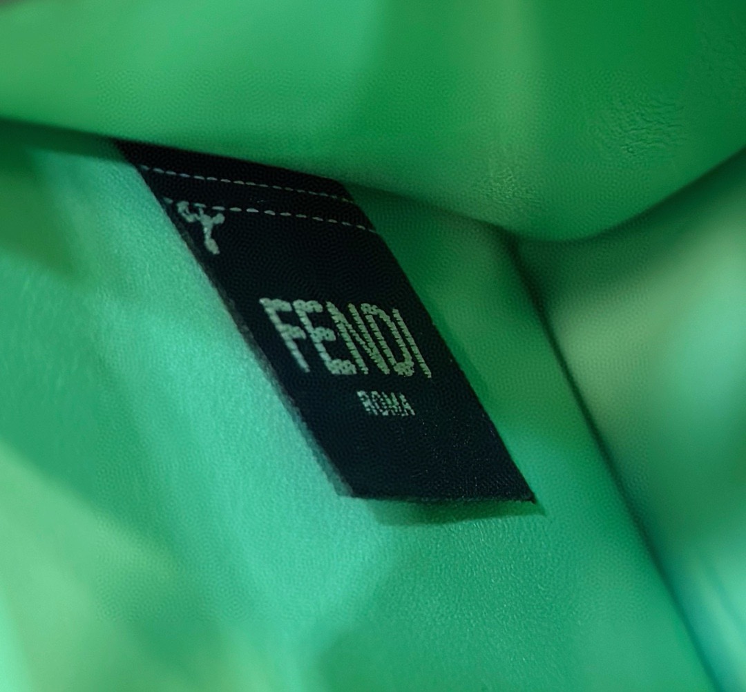 Fendi Peekaboo's F0054