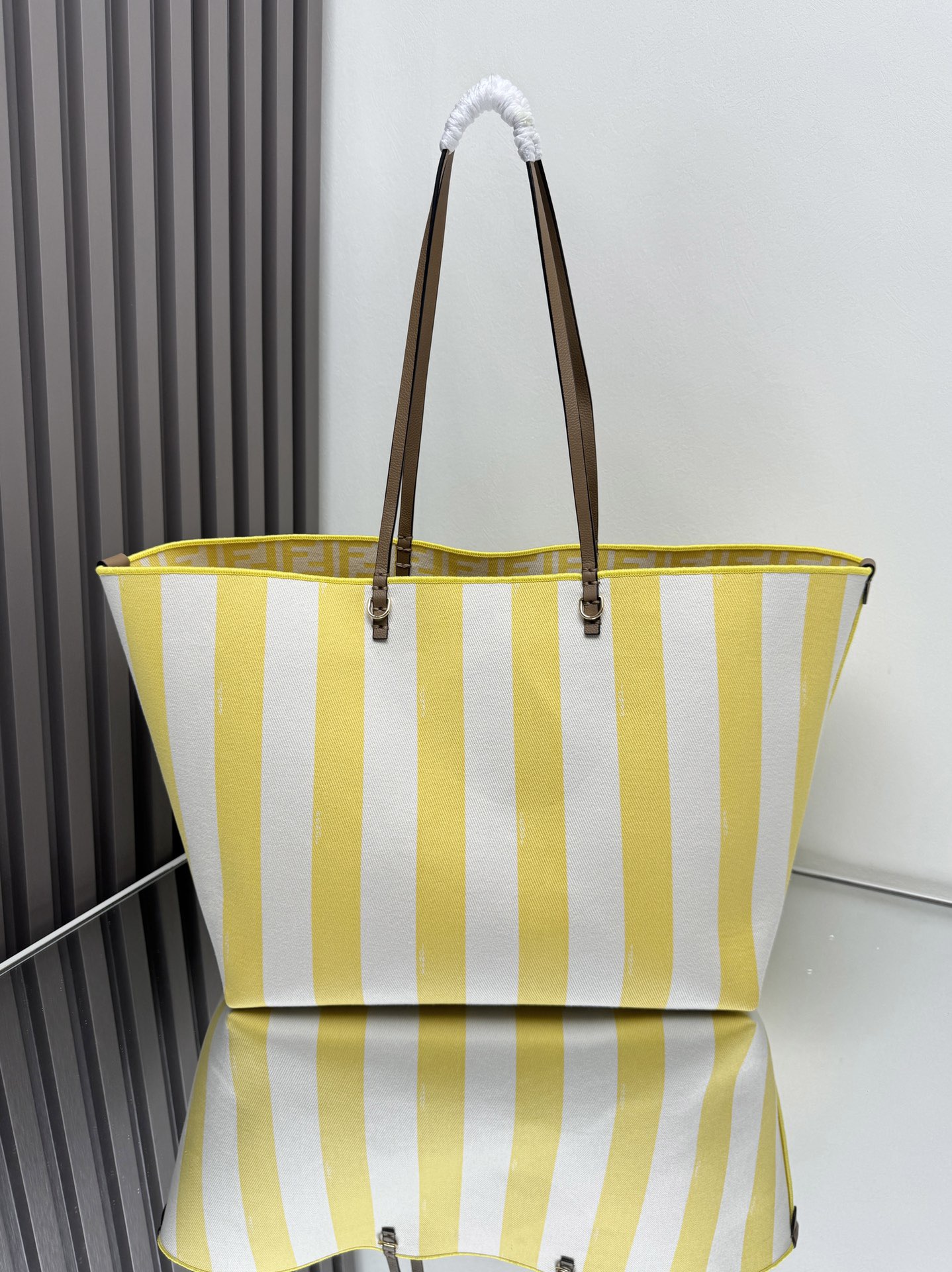 Fendi roll GM shopping bag F0064