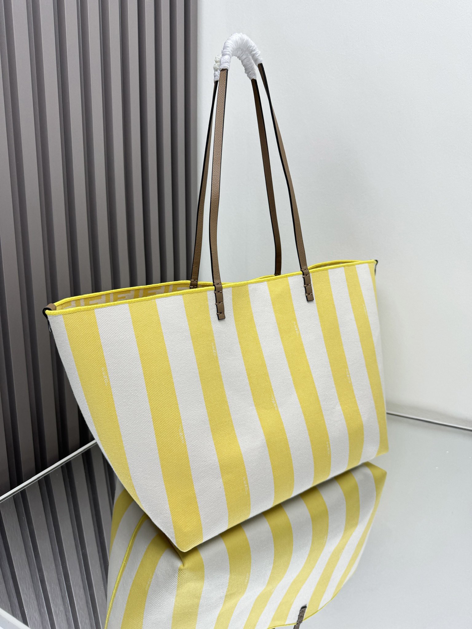 Fendi roll GM shopping bag F0064