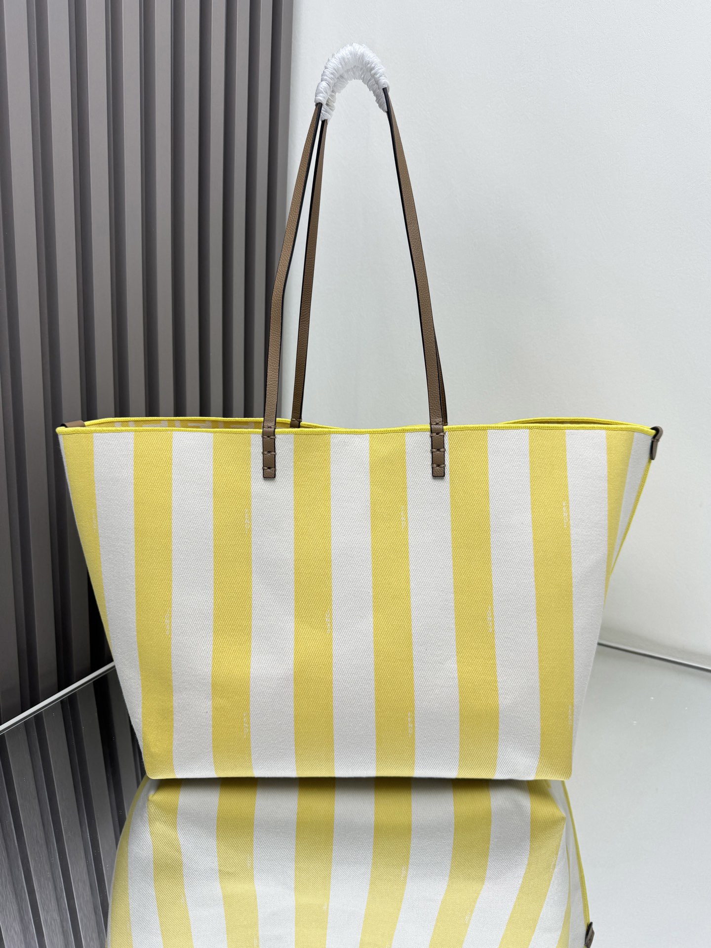 Fendi roll GM shopping bag F0064