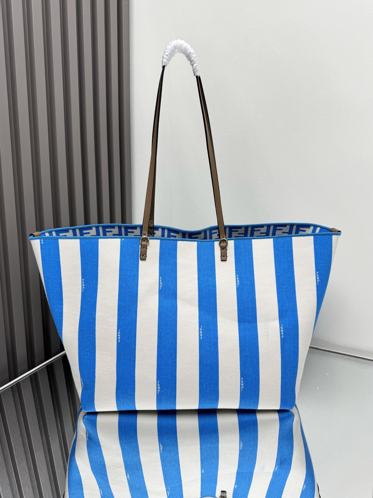 Fendi roll GM shopping bag F0065