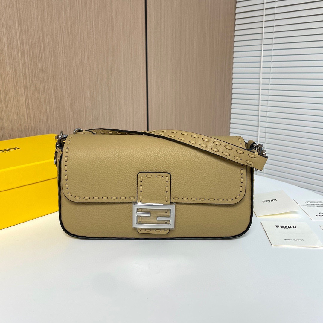 Fendi Baquette MM baguette handbag F0071