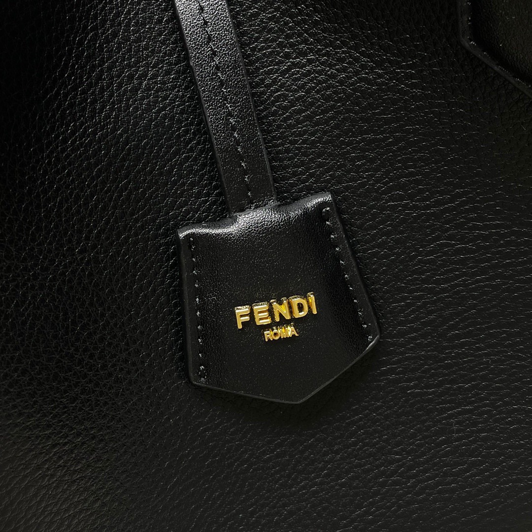 Fendi's 2023 autumn and winter magic bag F0076