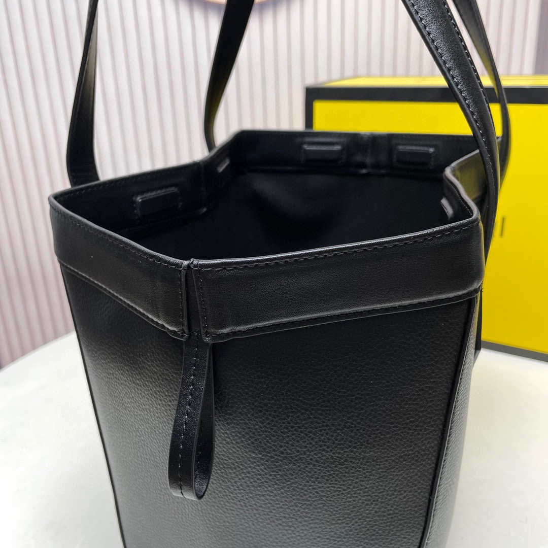 Fendi's 2023 autumn and winter magic bag F0076