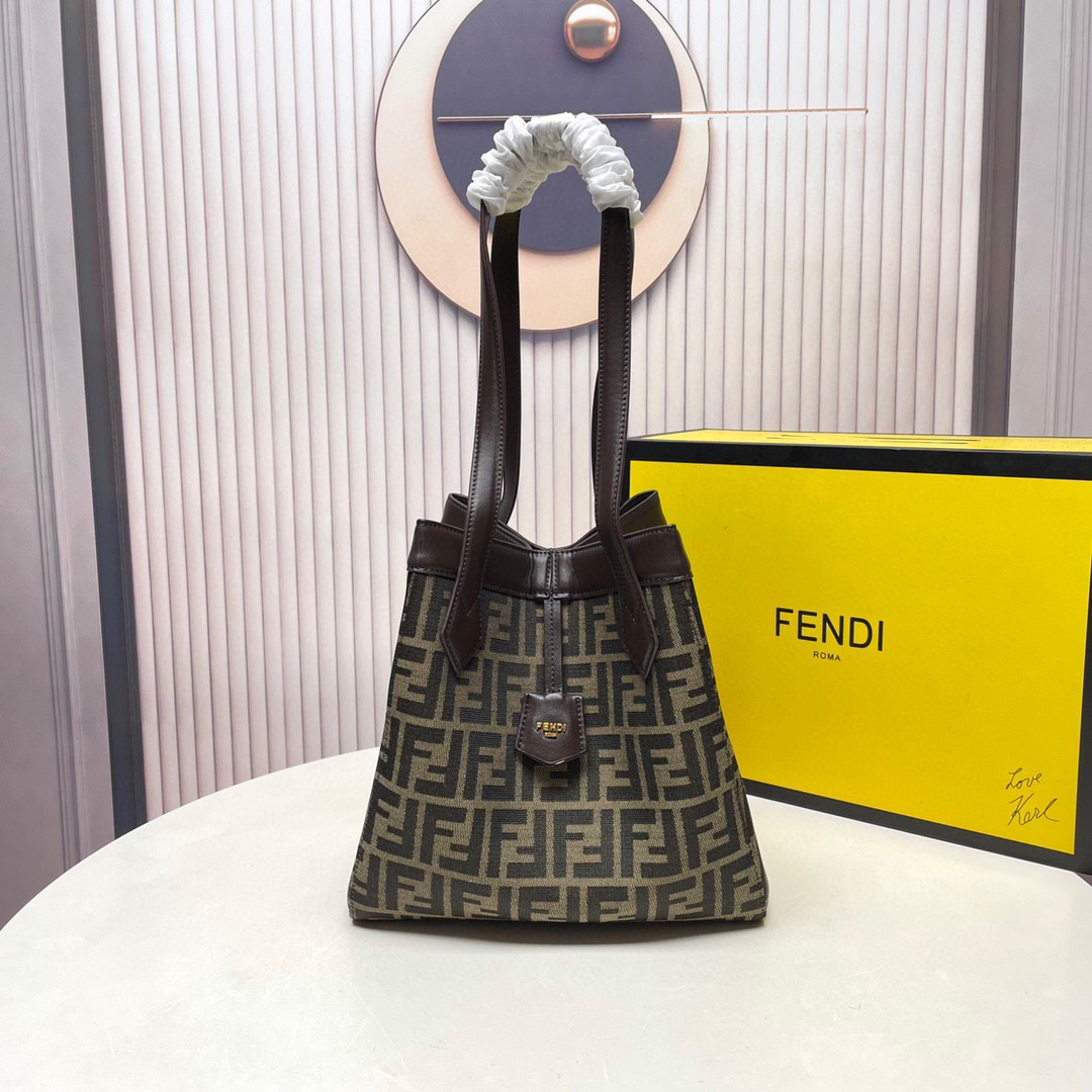 Fendi's 2023 autumn and winter magic bag F0077