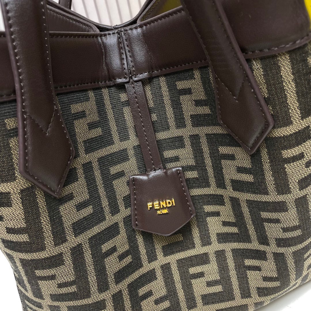 Fendi's 2023 autumn and winter magic bag F0077