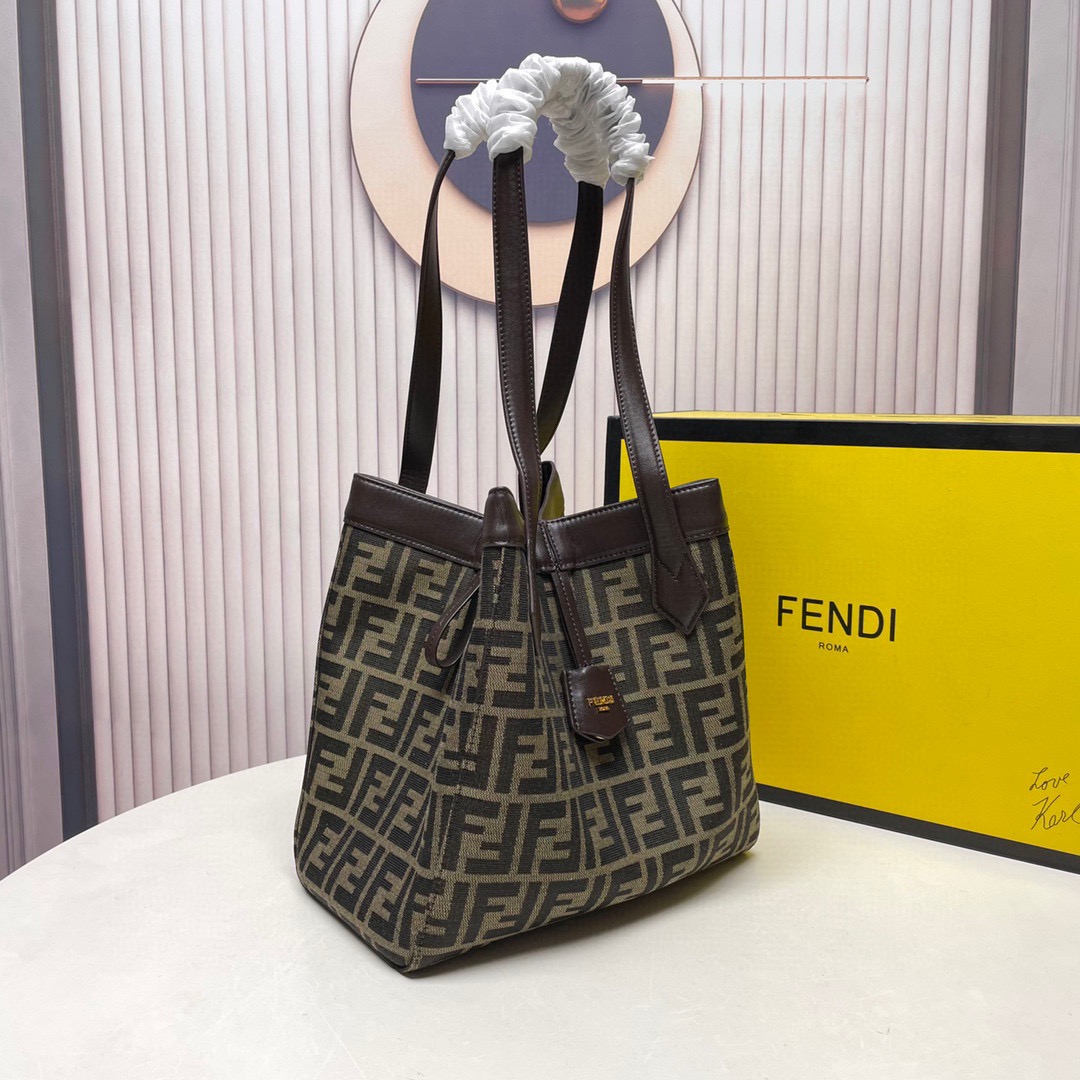 Fendi's 2023 autumn and winter magic bag F0077