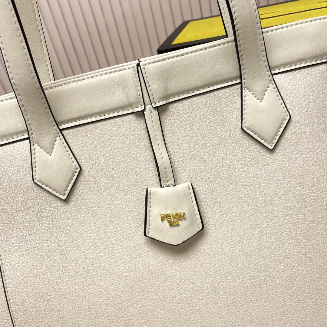 Fendi's 2023 autumn and winter magic bag F0080