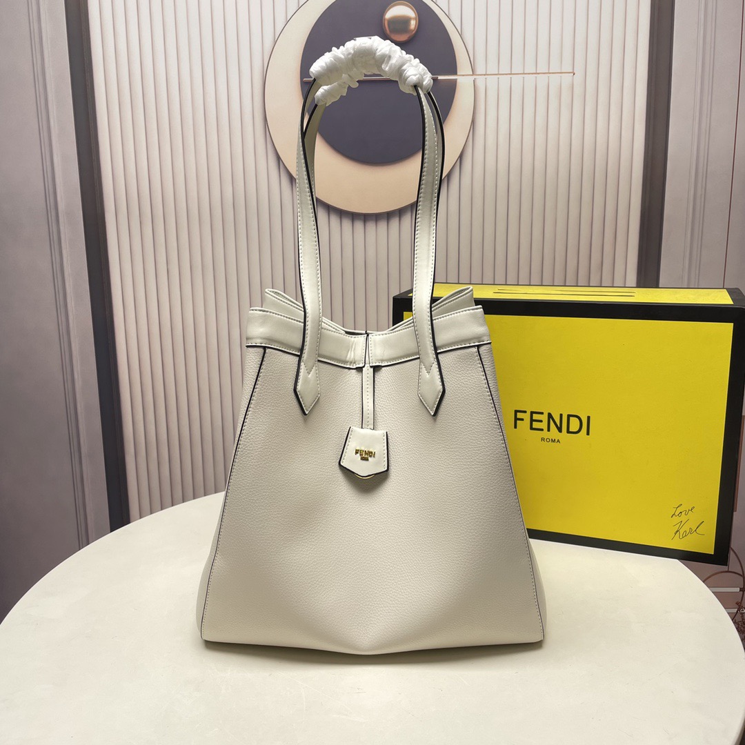 Fendi's 2023 autumn and winter magic bag F0080